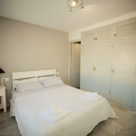 Puerto De La Duquesa Holiday home *
