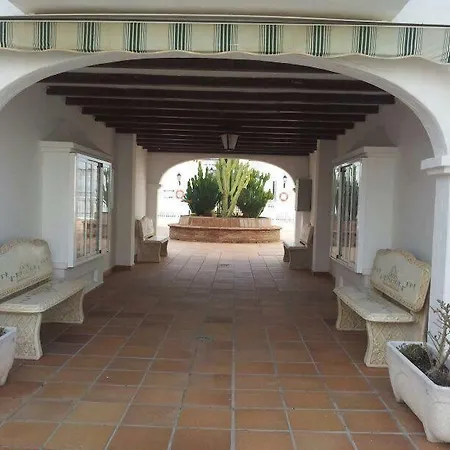 Puerto De La Duquesa Holiday home *